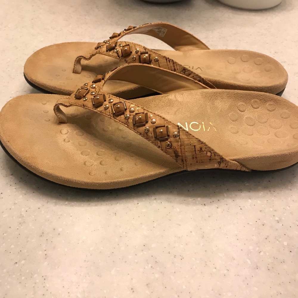 Vionic flip flops